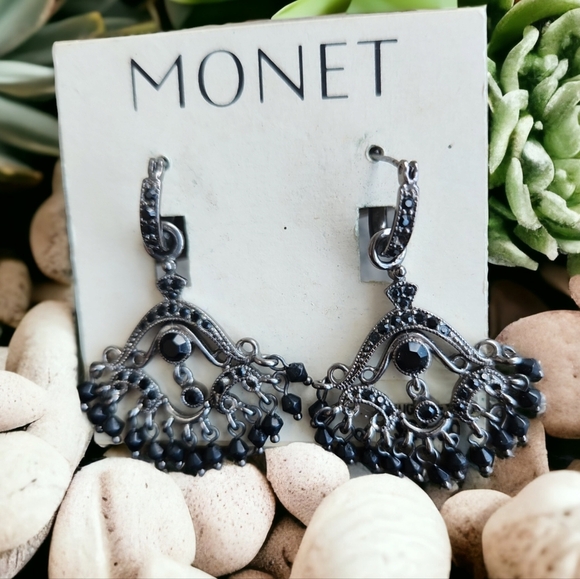 NEW! Monet Elegant Chandelier Earrings - Picture 5 of 8